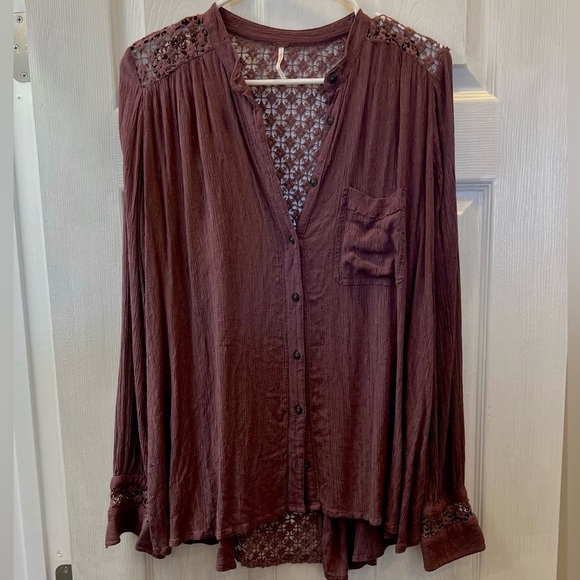 Free People Top Crochet back and shoulders Mauve color blouse Size Small buttons - Picture 7 of 16